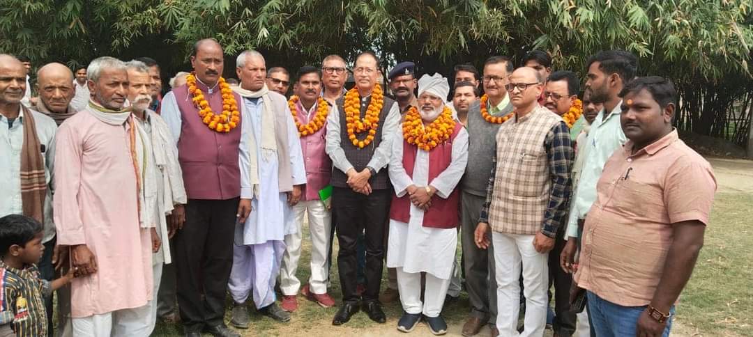 dralokksuman's tweet photo. आज आशीर्वाद एवं जनसंपर्क अभियान 
 
गोपालगंज लोकसभा क्षेत्र अन्तर्गत विभिन्न क्षेत्रों में जनसंवाद कर सम्मानित जनता से मिला और उनका आशीर्वाद प्राप्त किया एवं #25_मई को अपने पक्ष में #तीर_छाप_पर_वोट देने के लिए लोगों से आग्रह किया। https://t.co/IF9ZSOjLDm