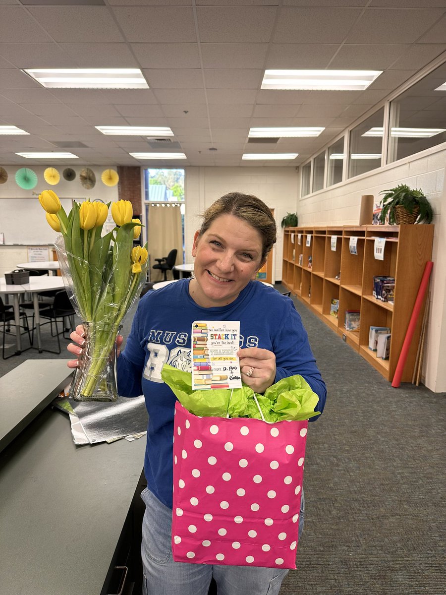 Thank you @MediaNikkiAdams for all you do for our Mustangs!! Happy National Librarians Week! #MustangsRock #TeamMustangs  #WinningForKids @allisonfoles @nickieducate @missasu98  @drattenyascott @HenryCountyBOE