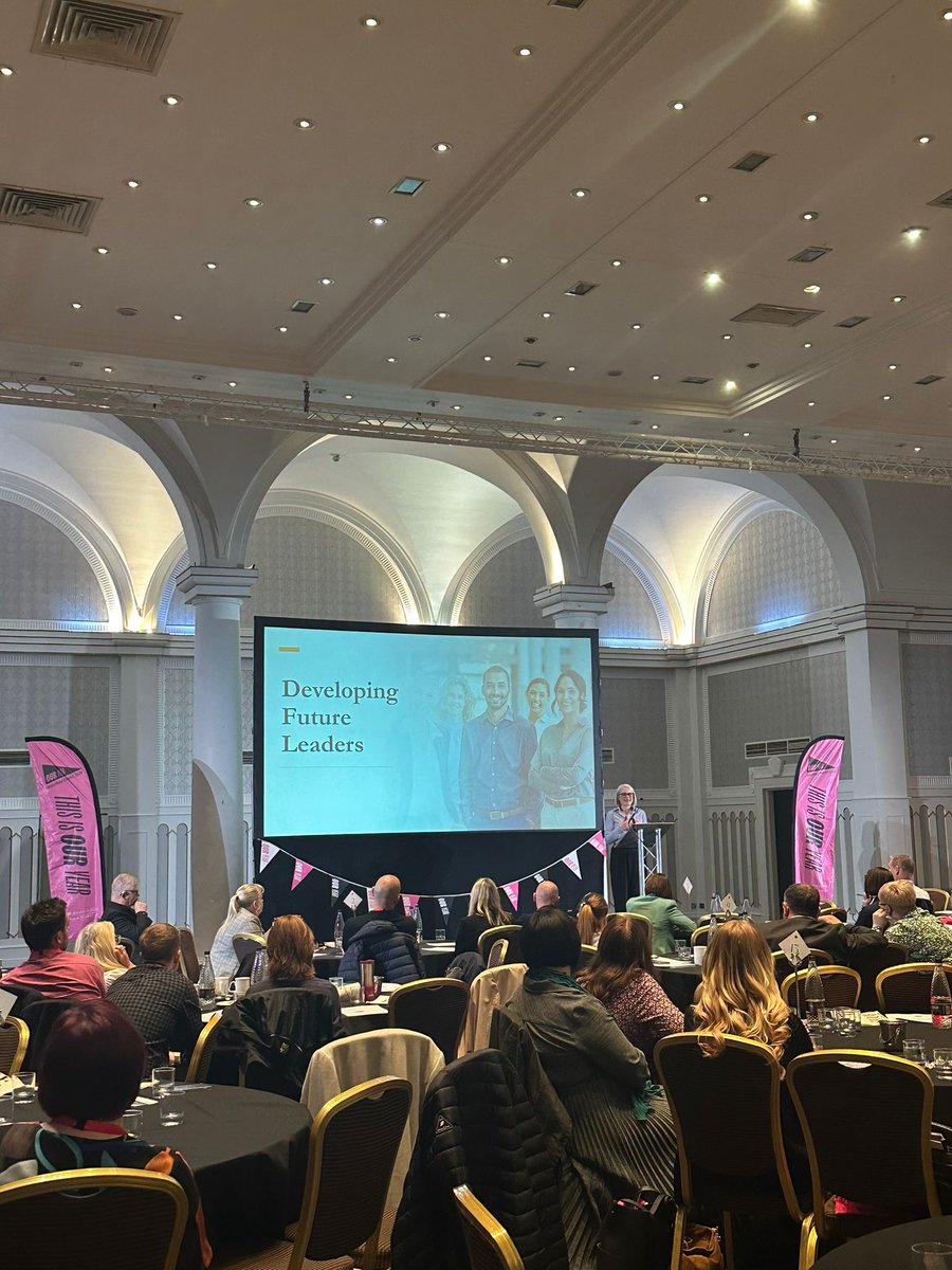 Proud of our colleague @marieclaire78 presenting at the Wakefield Leadership Conference alongside the superb @steve_munby A great way to end the week. 👏