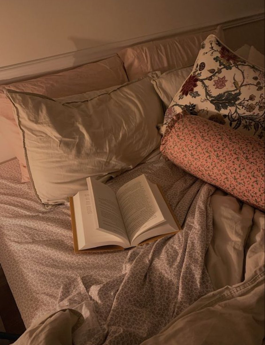 Remarkablereads's tweet photo. Day 5 of #remarkablereadingspots

IN BED

What’s your bedtime routine? Unwind with a good book and then roll over for a good night’s rest.

#bedtimebooks #readingbeforebed #unwindwithabook https://t.co/gKG7F43pdl
