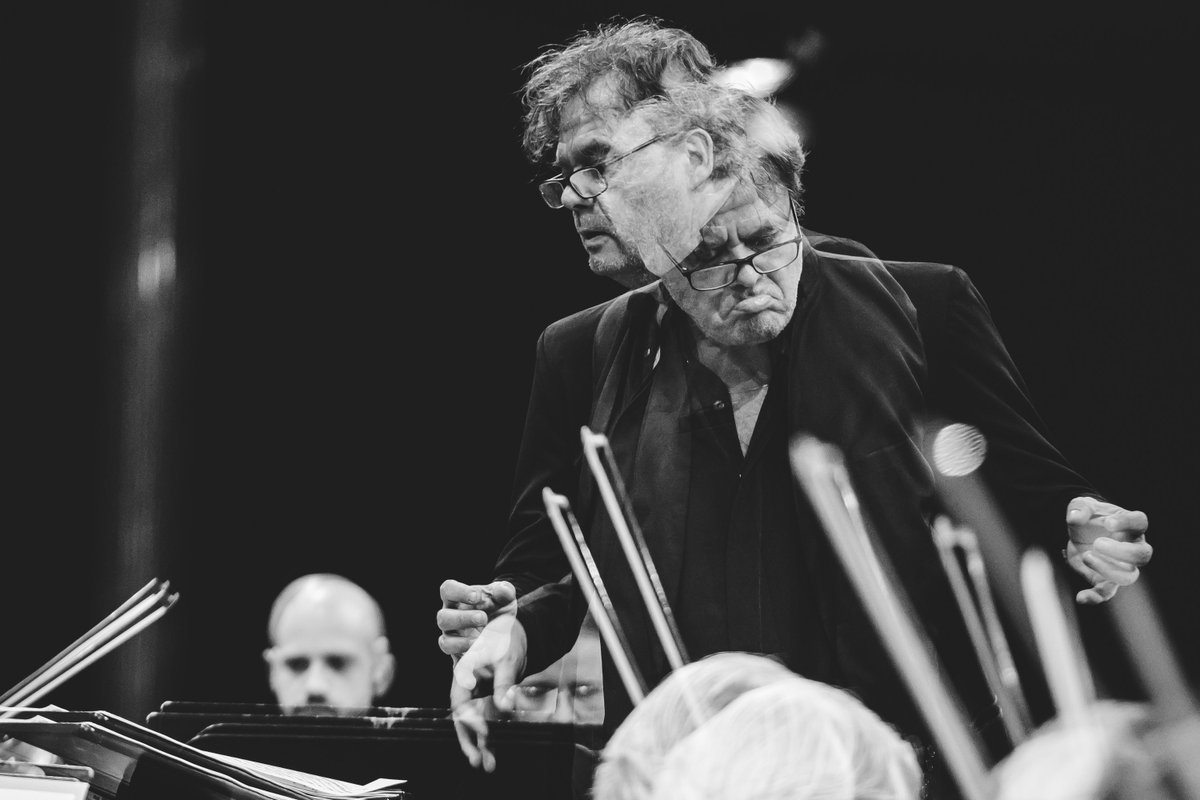 Ottavio Dantone con la spalla della compagine Alessandro Milani in veste di solista nuovamente sul palco dell'Auditorium Rai di Torino questa sera, venerdì 12 aprile, alle 20. Il concerto è su RaiPlay 👉 bit.ly/3xGwqJf Credits: DocServizi-SergioBertani/OSNRai