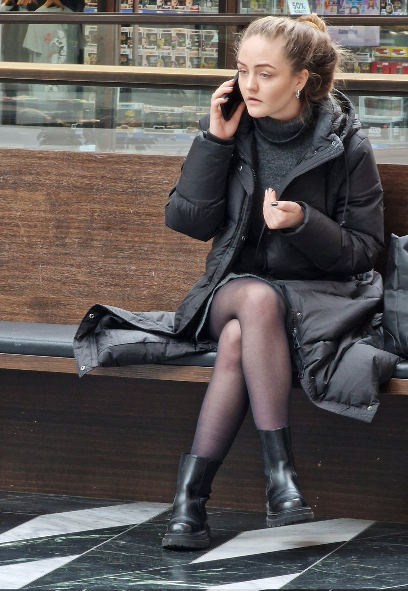 where did you get my number?

#pantyhose #collant #strumpfhose  #street #candid  #rajstopy #tights