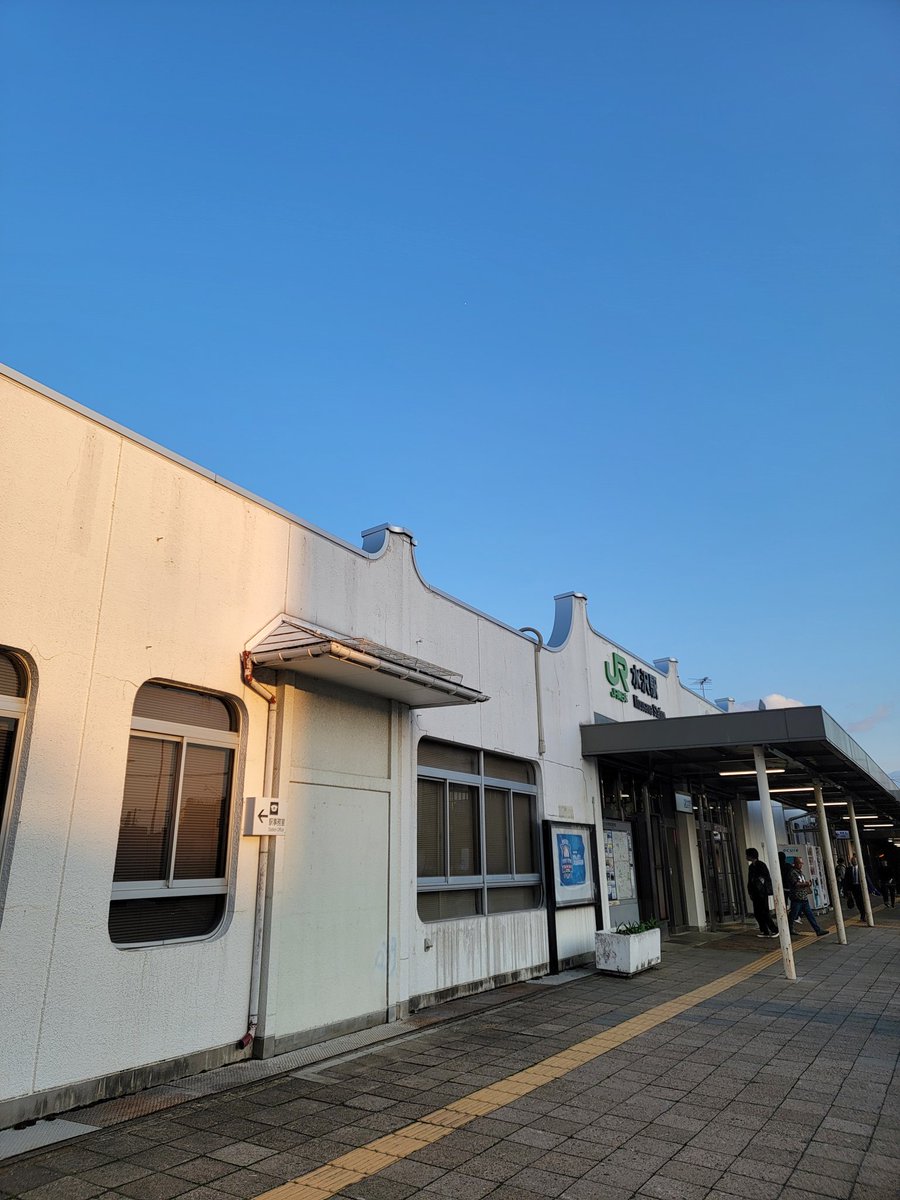 JR東北本線「水沢駅」 今週も頑張りました 土日はお天気が良さそうなので桜が楽しみです🌸 #JR東日本　#水沢駅　#夕暮れ　#お花見