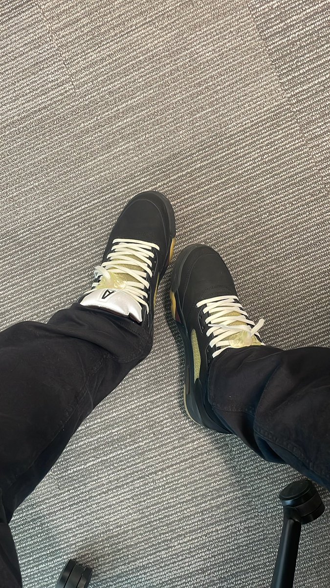 It’s a @maniere_usa kinda day at the office. #WhatsOnYourFeet #Jordan5 #Dusk #OfficeLife #CasualFriday #WearYourKicks #SneakerHead