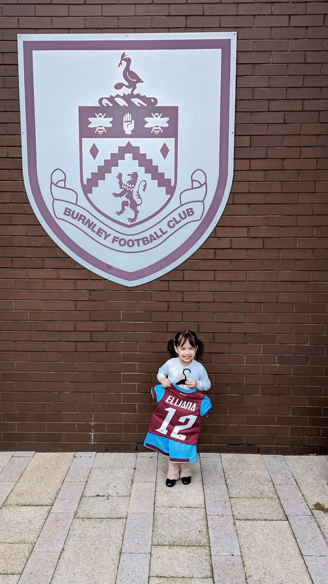 Her 1st kit, for her 1st match tomorrow! 🥹💜🩵
#twitterclarets @BurnleyOfficial