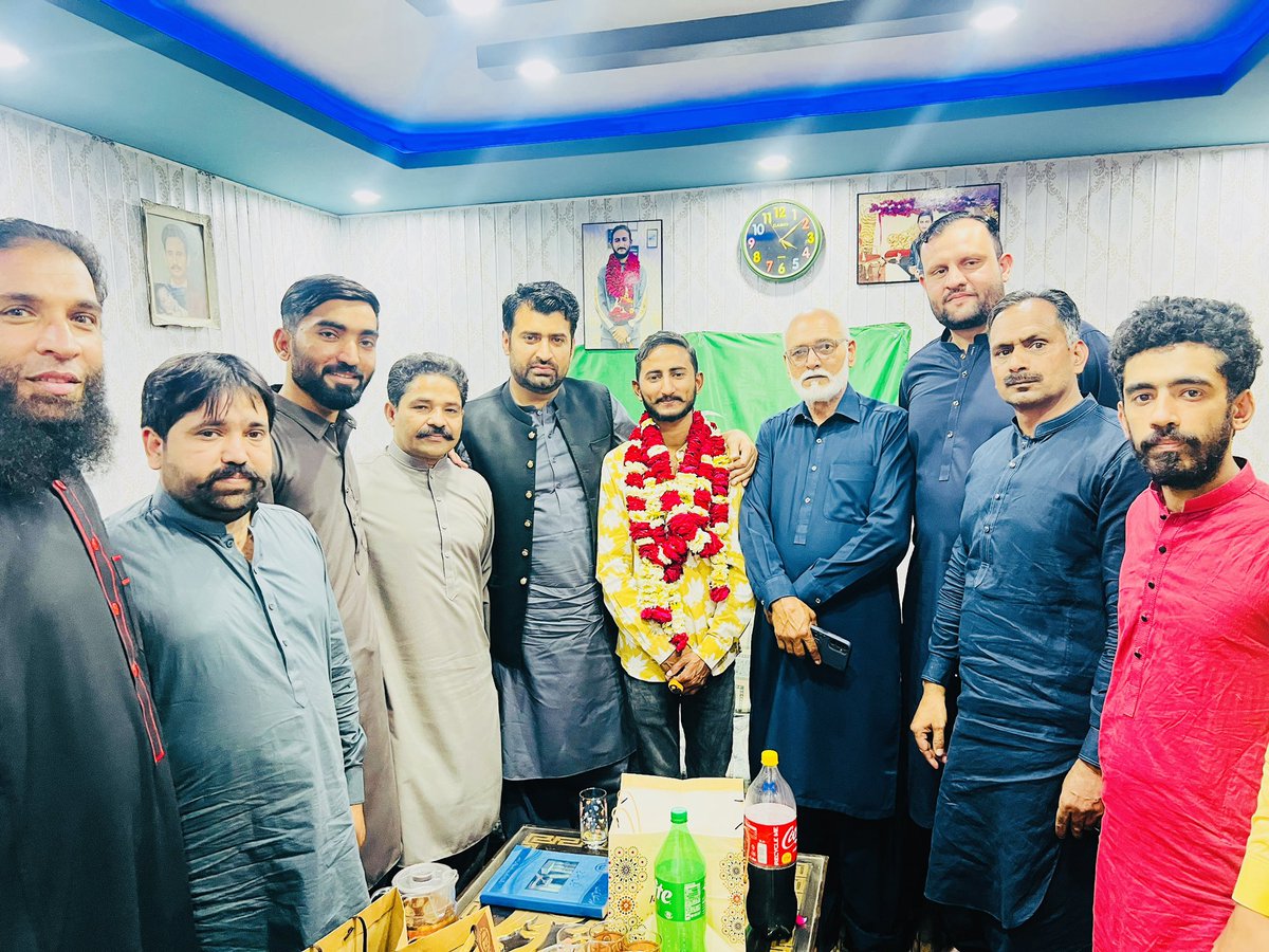 aliijazbuttar's tweet photo. NA-117 ۔ شاہدرہ سے @ZohaibChinu  حقیقی آزادی کے 9 مئی کی مقدمات میں ناحق، بے قصور 4 ماہ قید گزاری۔ آج عید کا تیسرا دن زوہیب کے ساتھ گزارا۔زوہیب PTI کا پرانا ورکر اور سوشل میڈیا ایکٹیوسٹ ہے۔ آج بھی اپنے لیڈر عمران خان کے ساتھ ڈٹ کر کھڑا ہے۔ https://t.co/NIbkPobVNG