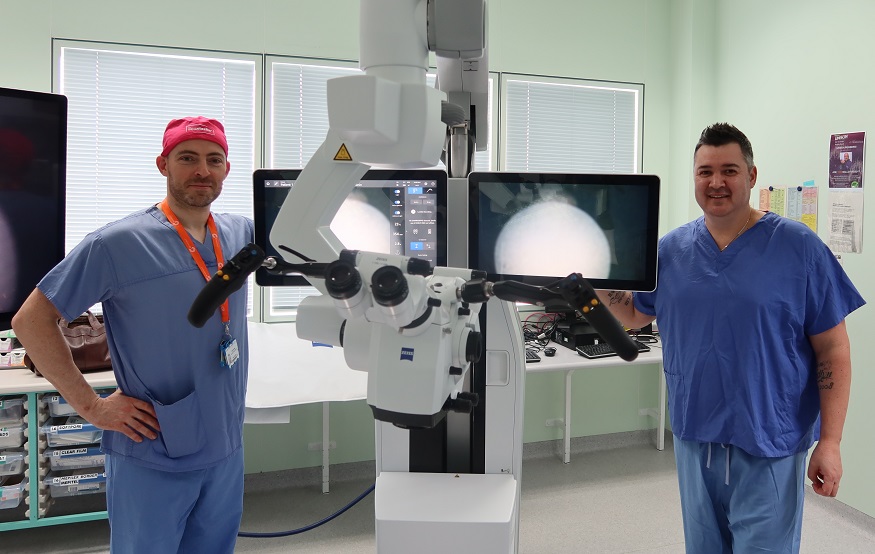 🔬Patients undergoing microsurgery at @MidYorkshireNHS are set to benefit from a new piece of state-of-the-art technology! The equipment provides high-definition 3D imagery, allowing for faster & safer microsurgery.✅ Full story: midyorks.nhs.uk/news/faster-an…