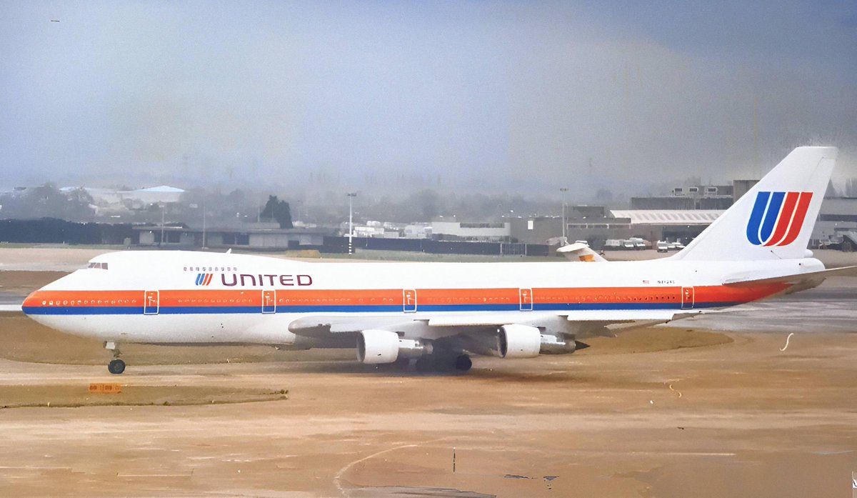United Air Lines
Boeing 747-122
LHR/EGLL London Heathrow Airport
Photo credit Paul Hussey | 1991
#AvGeek #Boeing #B747 #QueenOfTheSkies #UnitedAirlines #UAL #LHR @HeathrowAirport #AvGeeks #SaveTheTulip @united @FlyinSPS