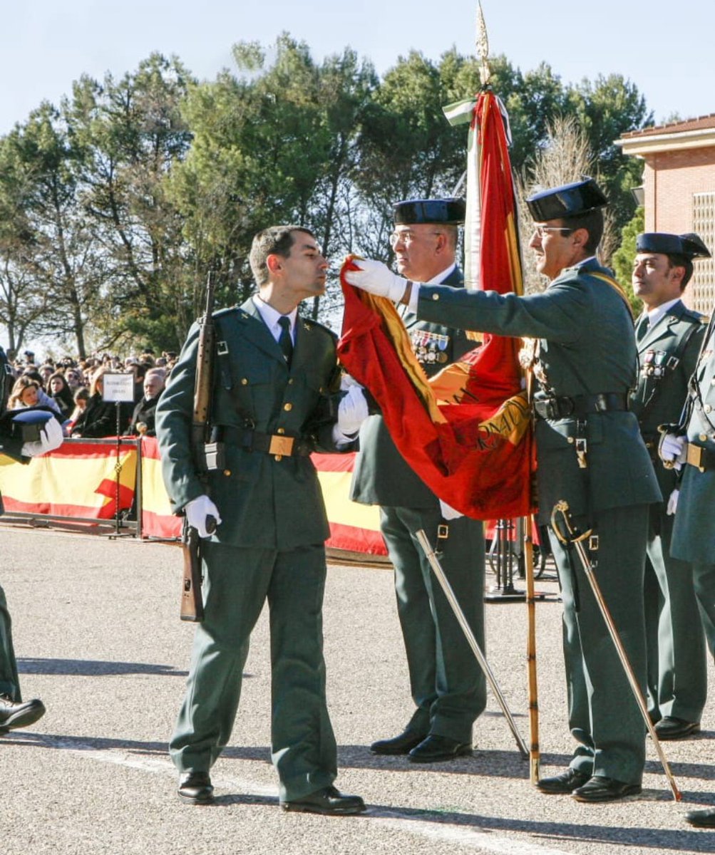 Hoy han jurado bandera los futuros guardias civiles, pronto estarán en la calle y protegerán a la ciudadanía.

Al acto ha asistido el indigno y reprobado  Grande Marlaska.

Ha habido PITOS en el interior de Baeza❓ NO, así lo han exigido

Los ha habido fuera ❓

Pronto lo veréis