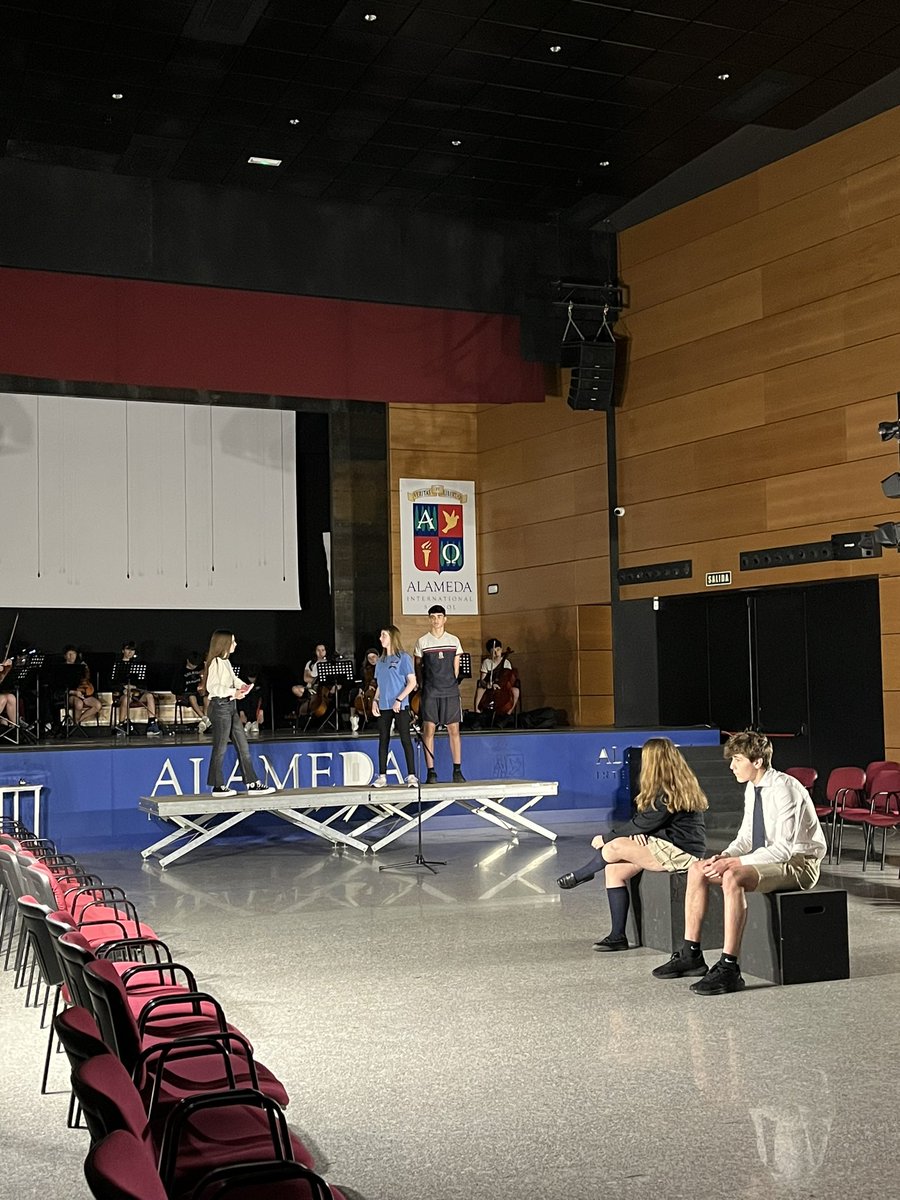 colegio_alameda's tweet photo. Nos hemos colado en los ensayos de la performance del #proyectocaos de los alumnos de 3*ESO, re(Connect).
Próximamente gran estreno 😉👏🏻 https://t.co/LEUZ5Hofd4