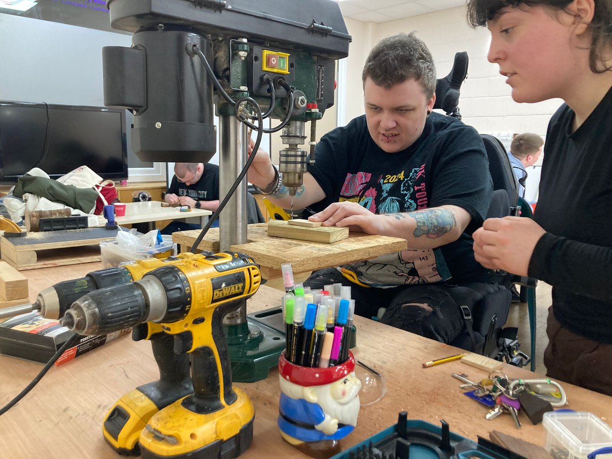 GDA__online's tweet image. We&apos;ve been busy! Big thanks to @BoomerangWood for bringing their woodworking activities to us, &amp;amp; the #MultiplyProgramme for funding this work!

GDA members selected a wood type and created keyrings and crafts, getting to grips with the Japanese saw and pillar drill. Lots of fun!