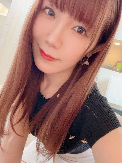 本日4月12日！！美泉咲デビュー12周年を迎えました🙌✨メッセージくださった皆様！覚えててくださってありがとうございます🥹✨️ 最近はですね&hellip;ありがたいことにたくさんお仕事頂いてまして🥹痩せて良かった&hellip;！というわけでまだまだ13年目も頑張っていきますので！これからもよろしくお願いします🥰