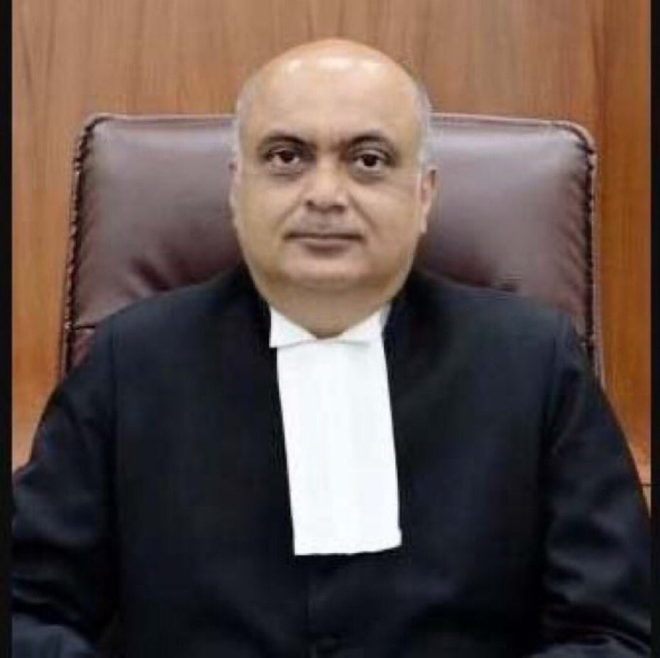 “We will RlP you Apart” ~ Ahsanuddin Amanullah There is no difference between a terr0rist and a Judge of that cr€€d, they only know how to “RlP apart” 😱😱😱😱 And did you see any seculars talking about this? 🤔🤔