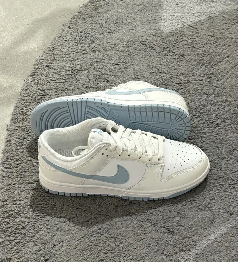 Un nouveau coloris Dunk pas prise de tête si tu cherche une paire blanche 🦋 Lien affilié chck.me/TpiW 120€