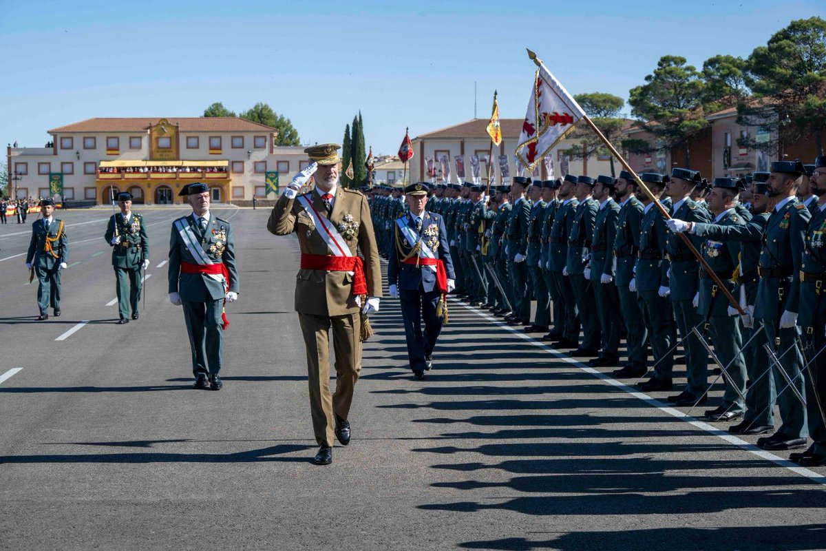 S.M. el Rey preside la jura de bandera en la Academia de la Guardia Civil de Baeza (Jaén) tribunabenemerita.es/index.php/guar…