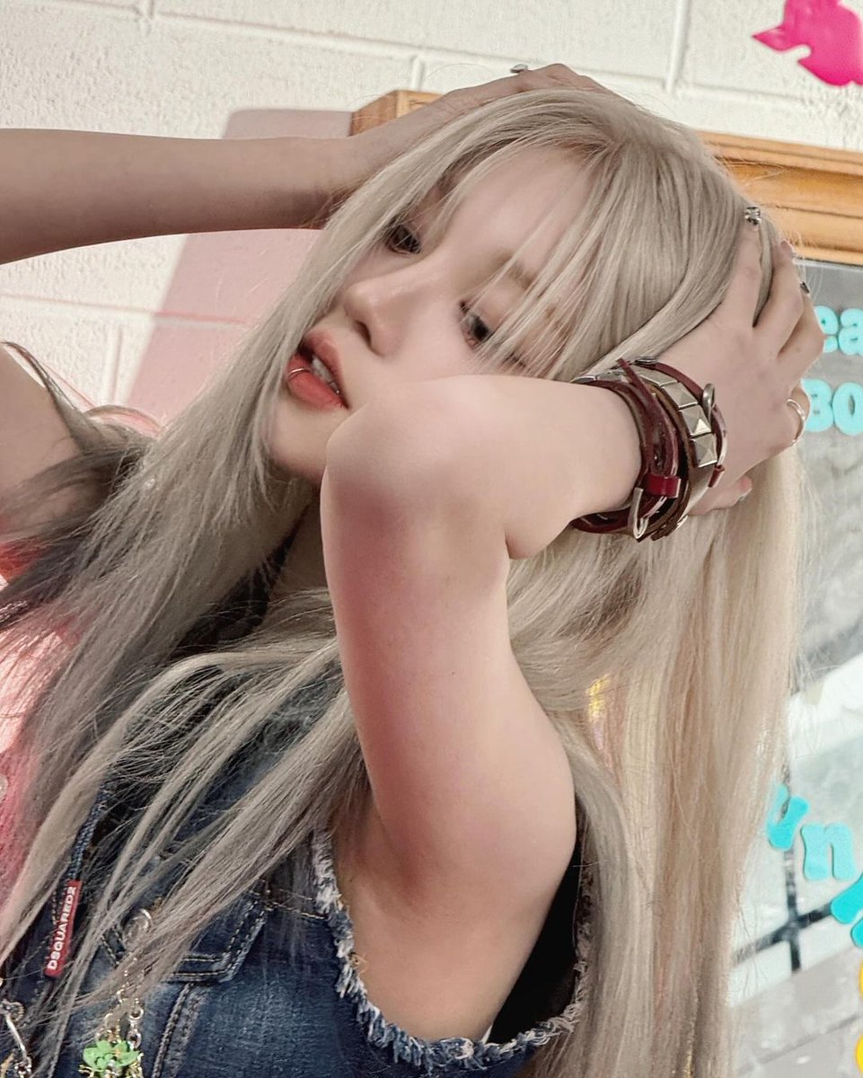 러뷰우 tweet media
