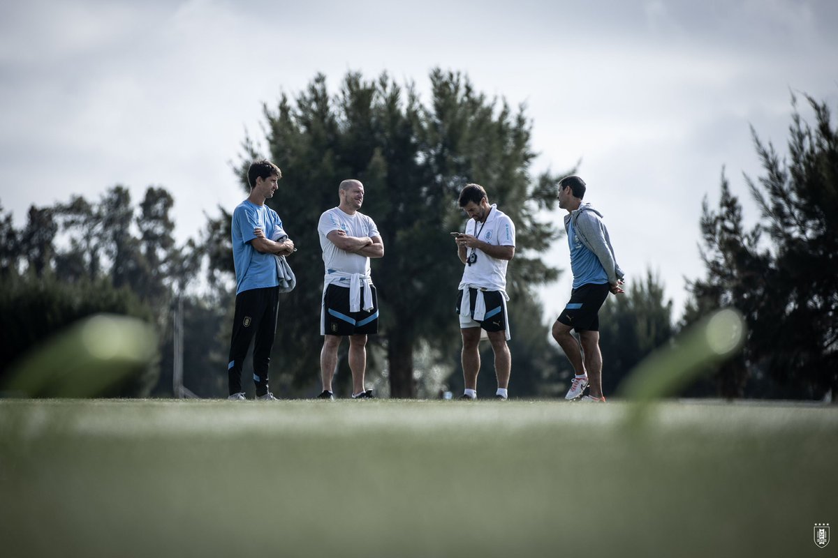 🔧 𝐓𝐫𝐚𝐛𝐚𝐣𝐚𝐧𝐝𝐨 𝐞𝐧 𝐬𝐢𝐥𝐞𝐧𝐜𝐢𝐨 Se viene una nueva semana de entrenamientos para las Selecciones Juveniles, con sus respectivas convocatorias. 📌 La 𝘀𝘂𝗯-𝟭𝟳 viajará a fin de mes a Europa a disputar amistosos #ElEquipoQueNosUne