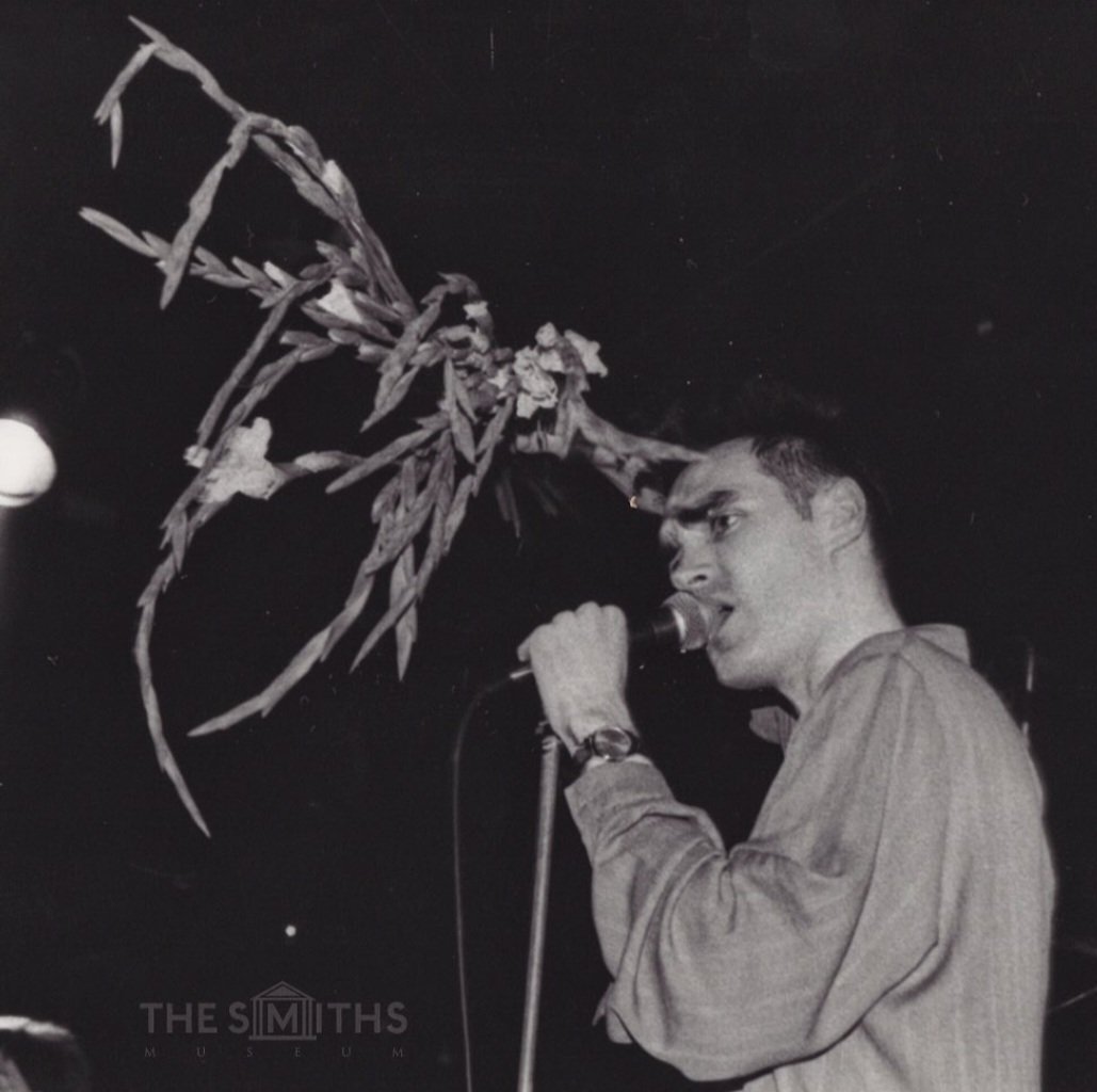 Morrissey on stage at the Queen Margaret Union, Glasgow, 1984 

📷 Ross MacKenzie 

#TheSmiths