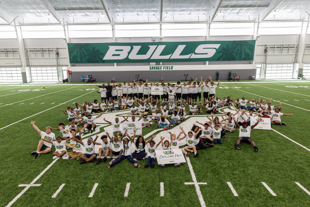 Another successful Day in Green & Gold 🤘

Thank you to @FLBlue for your continued sponsorship! Local Boys & Girls Clubs participated in: Sports Medicine, Strength Conditioning, Soccer Drills, and “Media Day”

#HornsUp | #GoBulls | @usfathletics | #AmericanUnityWeek