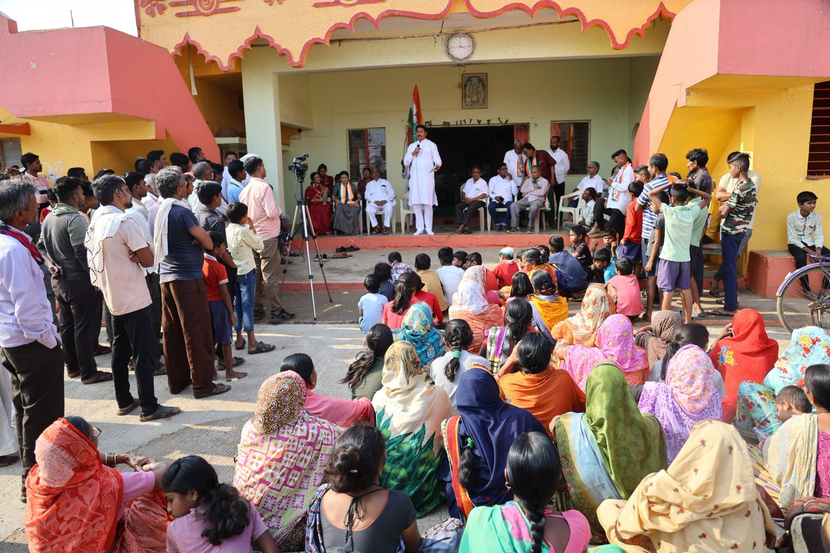 📍सावरला, ता. पवनी आज काँग्रेस महाविकास आघाडीचे अधिकृत उमेदवार डॉ. प्रशांत पडोळे यांच्या प्रचारानिमित्त साबरला ता. पवनी येथे आयोजित कॉर्नर सभेस उपस्थित राहून संबोधित केले. सभेला संबोधित करताना जातीय जनगणनेचे महत्व आणि काँग्रेस पक्षाच्या न्यायपत्रातील न्याय गॅरंटी बद्दल…