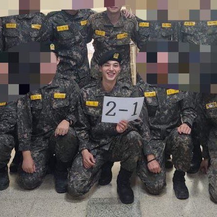 #SongKang always stands out among other soldiers he was really born to be a celeb with that handsome face & ideal height💚