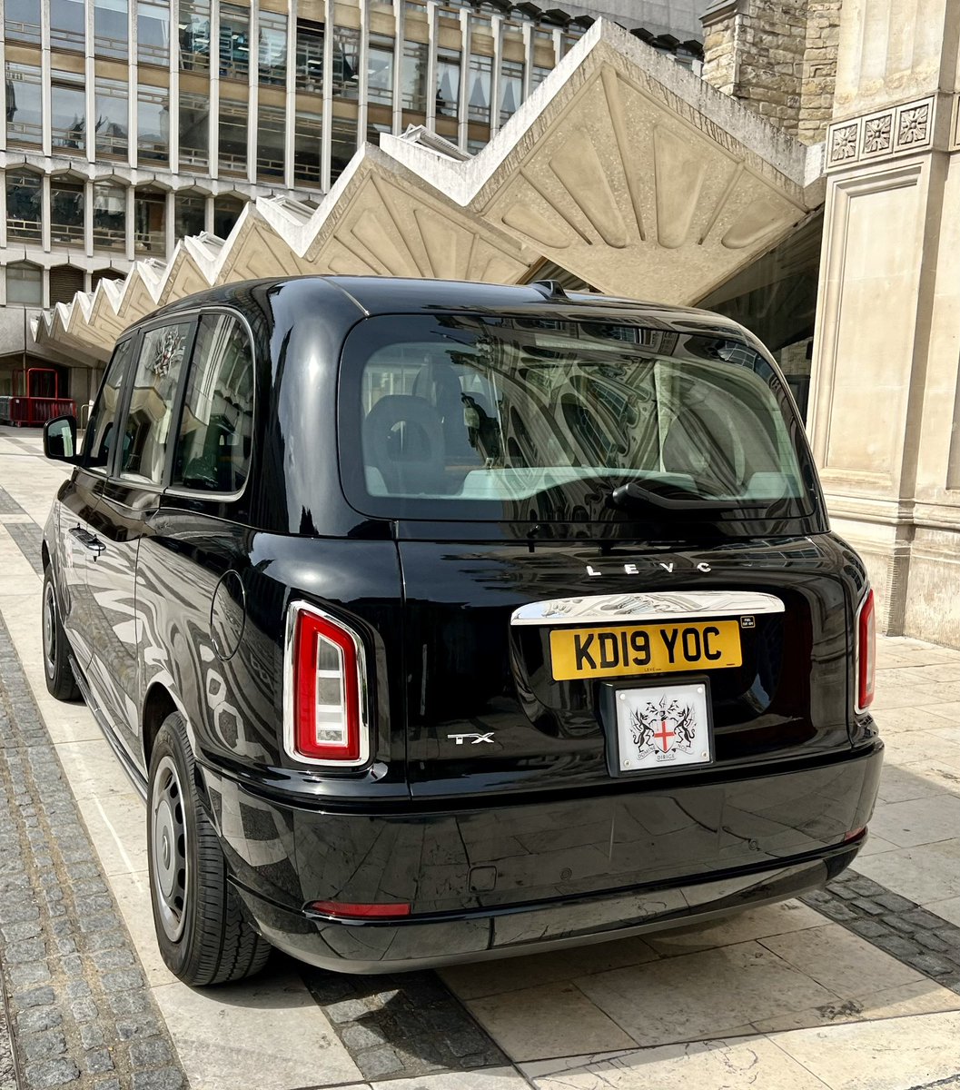 The @cityoflondon is currently reviewing traffic restrictions at Bank junction The restrictions put in place in 2017 only permit buses & cyclists through the junction between 7am & 7pm, Mon to Fri - but not Black Cabs ❌   The review is centred on whether these restrictions…