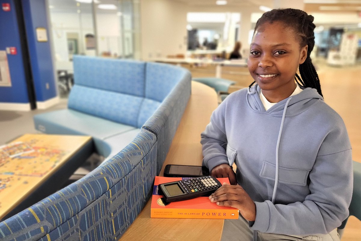 Congratulations to Maureen Mbanga, Business major, who was selected for the @PHITHETAKAPPA All-New York Academic Team. #SUNYSchenectady Student Trustee, volunteer at Sch'dy City Mission, Food Pantry assistant. Goal: Become a CPA and give back to her Zambian Community.