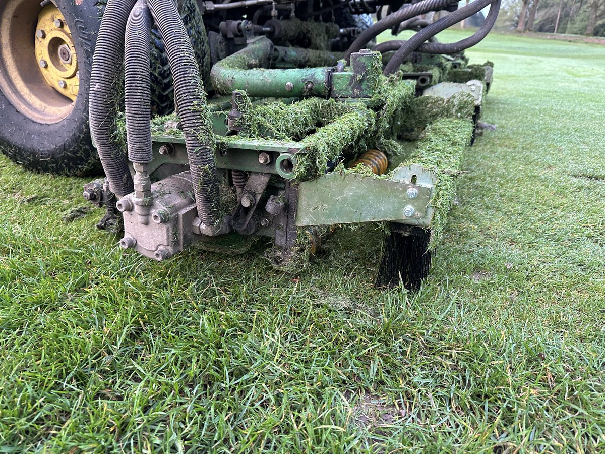 Giving the @sportsmetals⁩ brushes a go on the fairways this year. 3 cuts in and a noticeable improvement in the quality of cut 👌👌👌