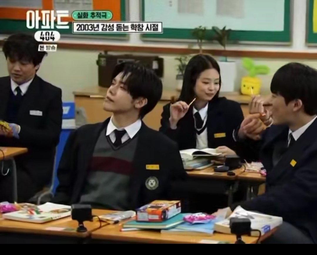 Jennie, Jungha, and Yeonjun play high school classmates on Apartment 404.