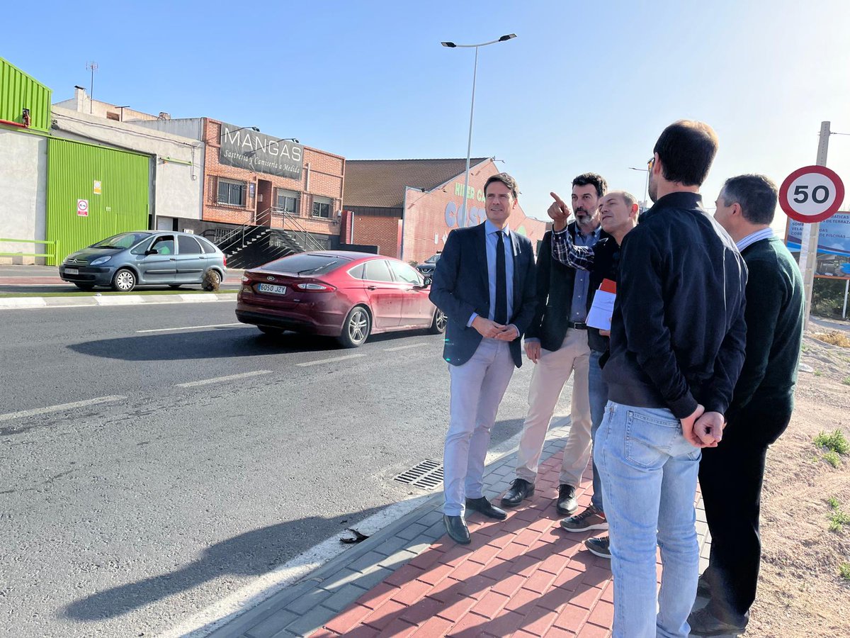 🛣 Finalizan las obras de desdoblamiento de la antigua carretera N-344 a su entrada al casco urbano de #MolinadeSegura El alcalde, @jangelalfonso , ha visitado este viernes los trabajos realizados por el Consistorio, cuya inversión ha ascendido a 595.298€ portal.molinadesegura.es/finalizan-las-…