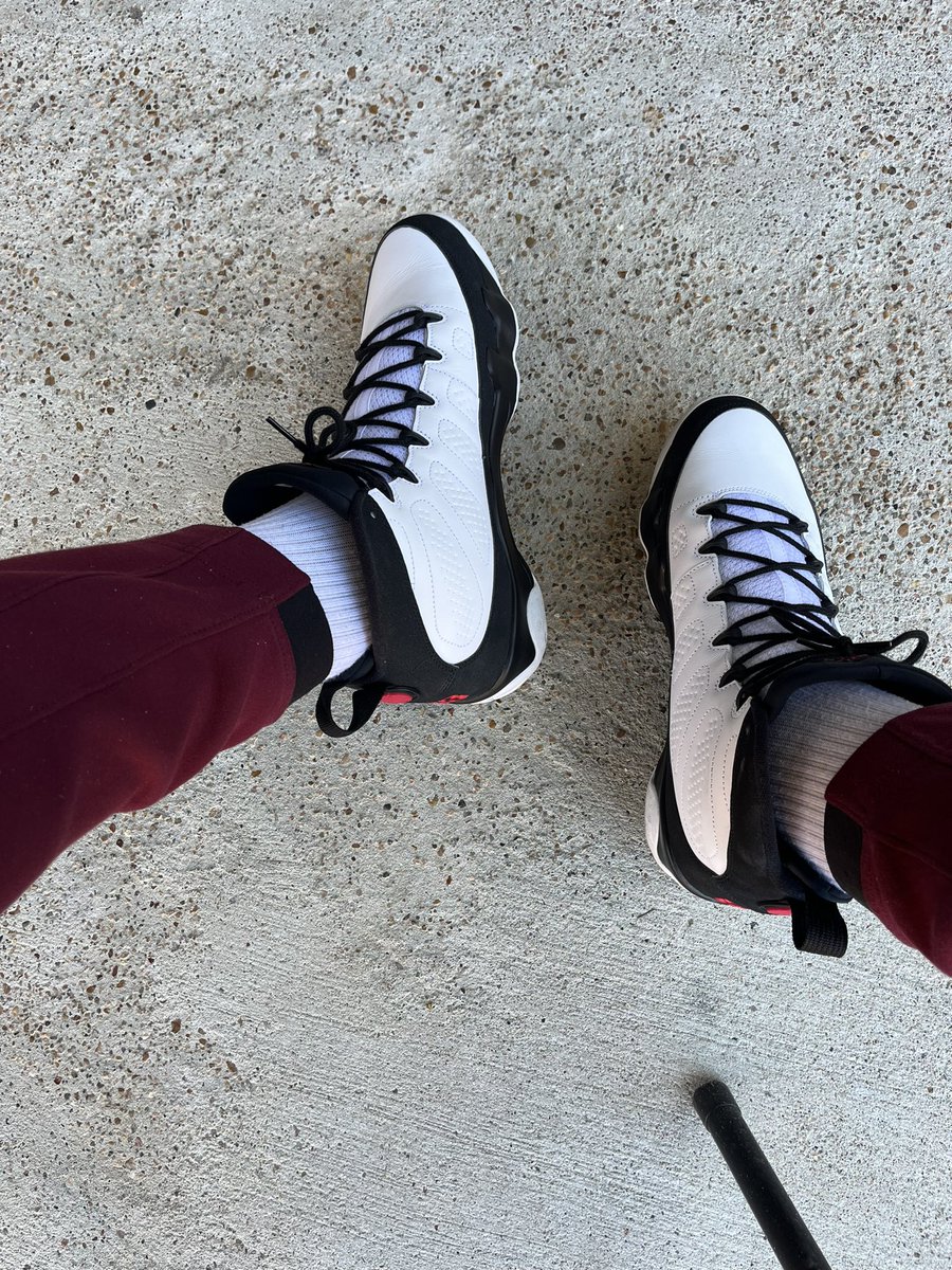firm117th's tweet photo. OG pair on feet today!! #kotd #SNKRS #snkrskickcheck #SNKRSLIVEHEATINGUP yall 2016 pair still clean? 🔥🔥 https://t.co/HIVMnBF52y