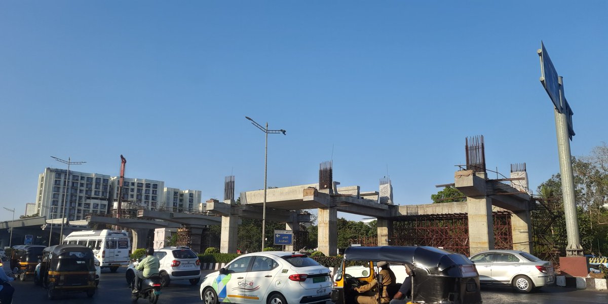 Mumbaimetro L7A(Andheri-CSMIA) Airport colony station Girders between piers being casted,Ugirders have been placed.The station will b different to other stations as its concourse level wil be on ground level