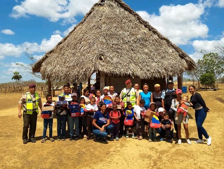 11/04/2024
Desde la E.B Onilda de Torrealba de la Comunidad Rural Camoruco/ Santa María de Ipire en unión cívico militar para la entrega de morrales, útiles escolares y calzados a los niñ<a href="/s/">『S』</a> de esta comunidad gracias a las políticas del 1x10 del Buen Gobierno.