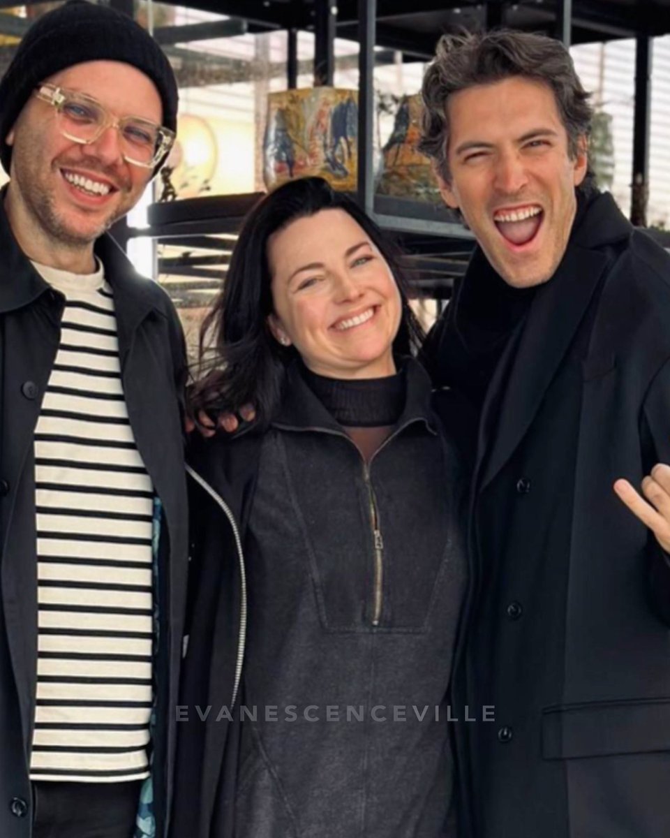 NEW PIC! Amy Lee catching up with @AGreatBigWorld ’s @ianaxel and @giov_caccamo! ✨maybe we will get to listen to their collab soon? 😍 #amylee #evanescence #agreatbigworld