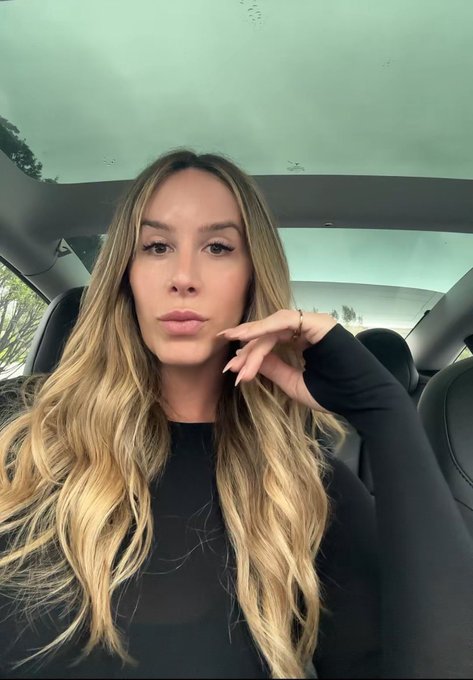 happy friday https://t.co/Fk0lzYwsBy