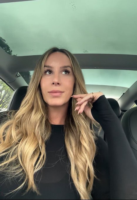 happy friday https://t.co/Fk0lzYwsBy