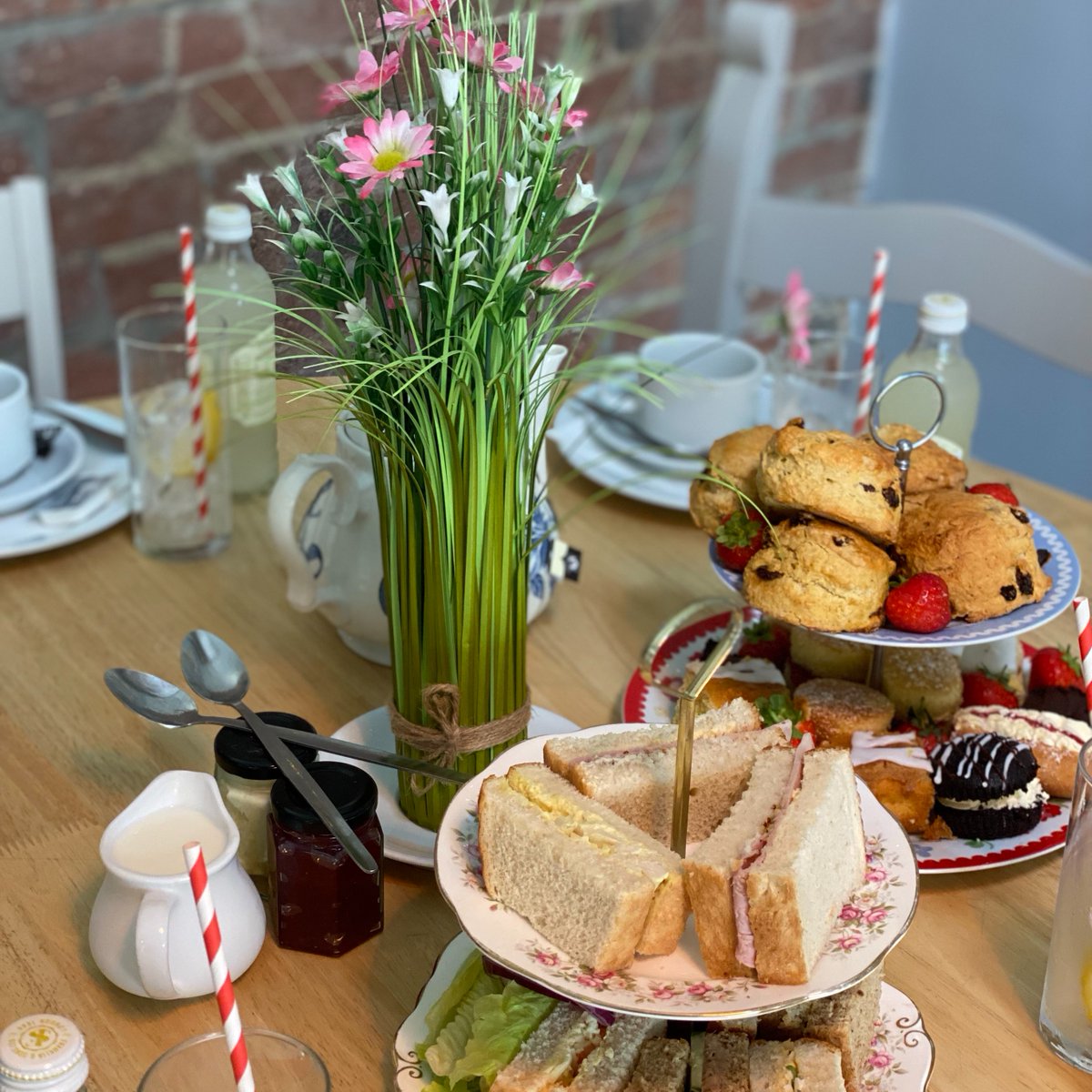 Looking for that perfect catch-up spot in #Lincoln? ☕ Then look no further! Our on-site Cafe is open Weds - Fri, from 10am - 4pm. Each sip and bite you enjoy helps provide care for our rescued equines 🐴 📍Find us at LN1 2PH #VisitLincoln #LincolnConnect