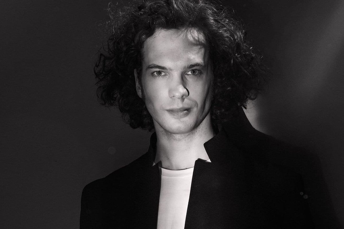 Welkom zaterdag 20 april. Pianorecital door Julien Libeer. 
'Mensen verwachten tegenwoordig op een concert perfectie en zijn verbaasd emotie te horen' (Julien Libeer)
Bach - Schubert - Crumb - Ravel
Info en kaarten klassiekaanderijn.nl