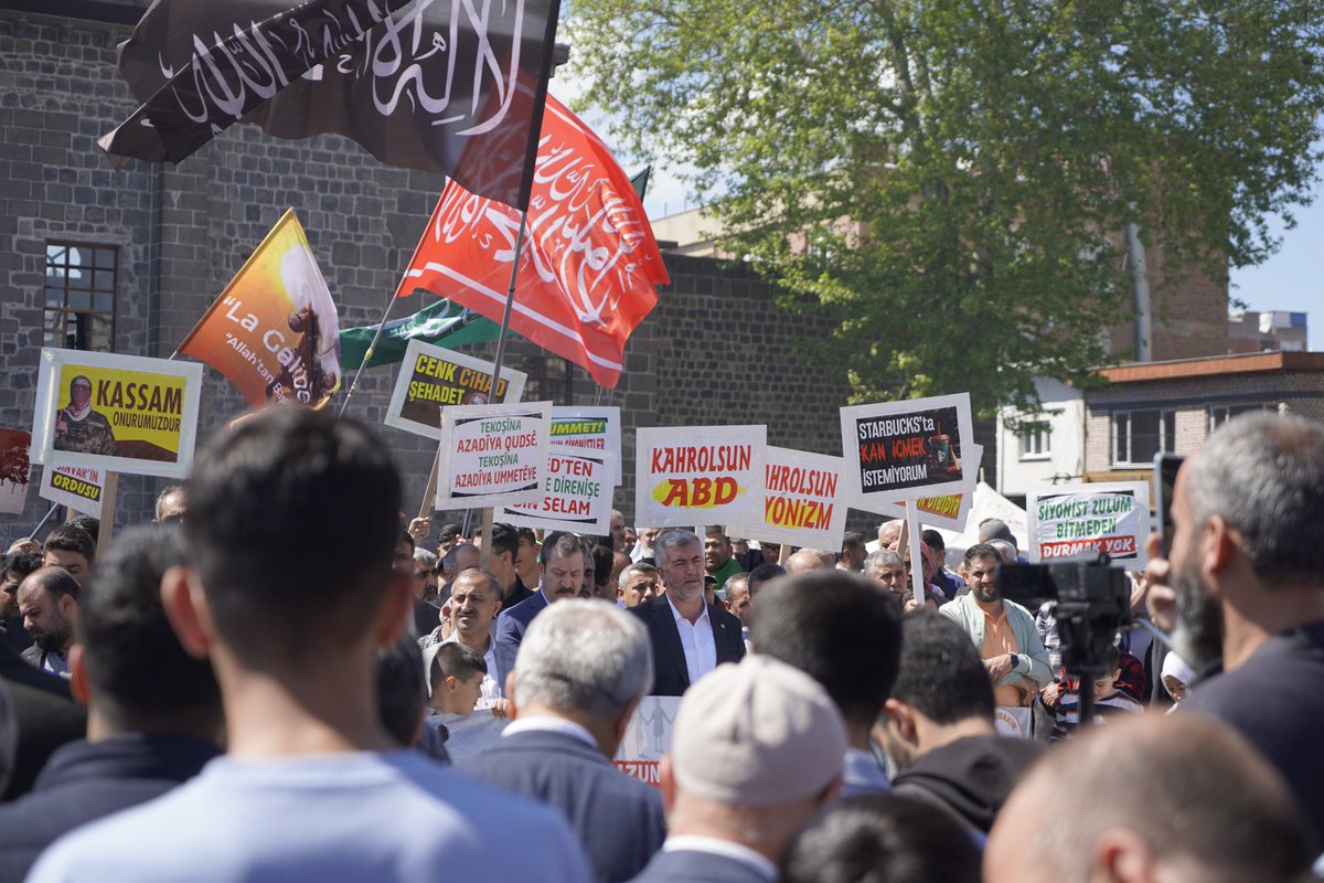 “Allah yolunda öldürülenleri sakın ölüler sanma! Bilakis onlar diridirler, Rab’leri katında rızıklanmaktadırlar.” (Âl-i İmran- 169) İl Başkanımız Zeynul Abidin Gülsever, İl ve ilçe teşkilatlarımız birlikte İsmail Heniyye'nin Şehid edilen oğulları ve bütün Gazze Şehitleri için…