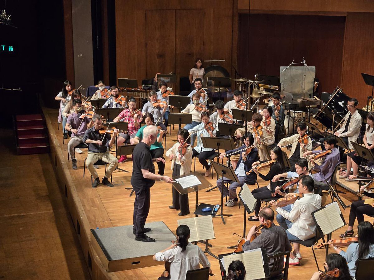 Rehearsals with the #HongKongSinfonietta & #ChristophPoppen! ➡️ hksl.org/concert/great-…