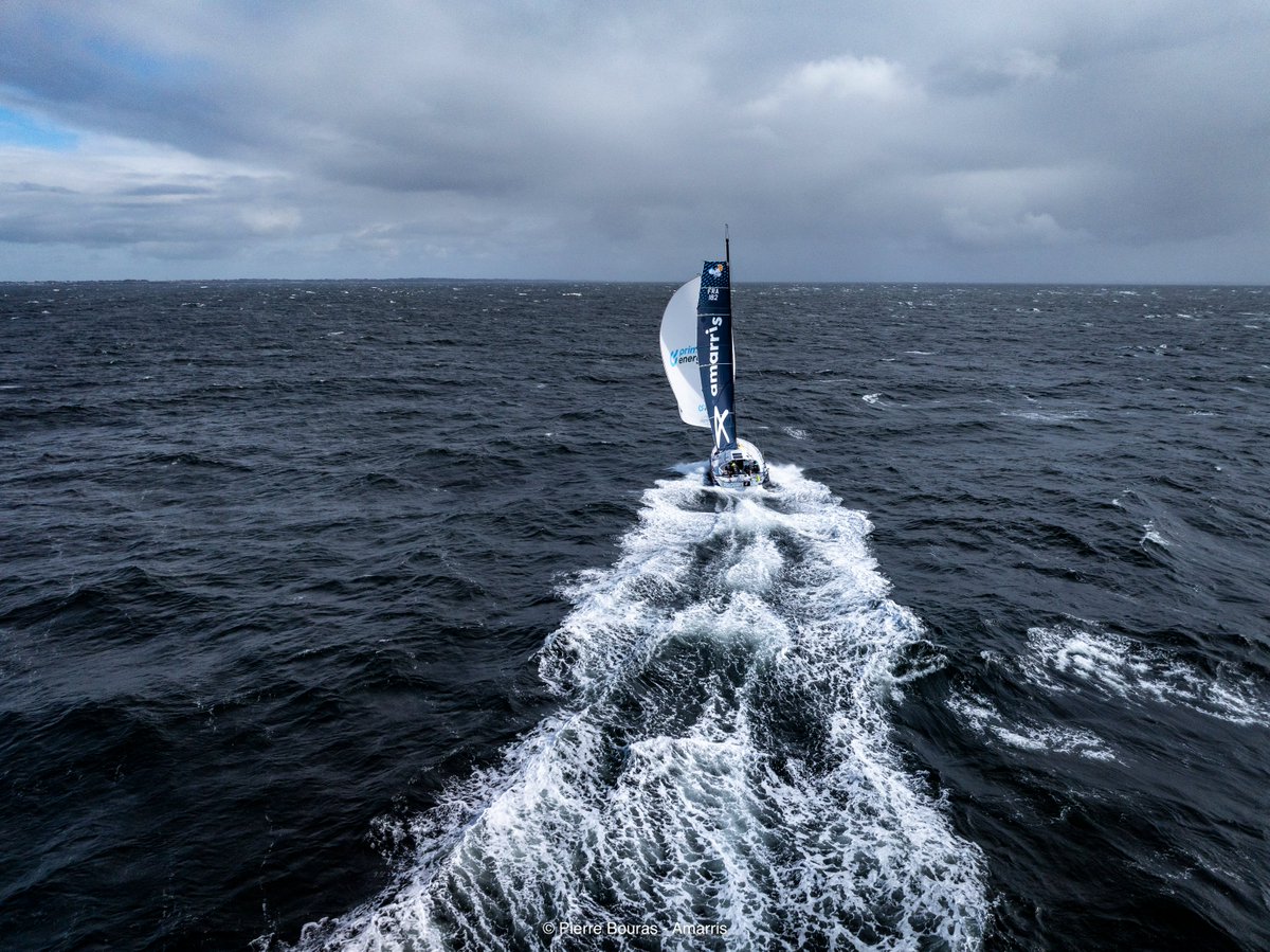 Damage on board the @AssoClass40 Amarris 🛠 🇮🇪 While Tom Dolan and his teammates have maintained their position at the front of the race since the start of the #Niji40, a breakage is slowing them downs 🥹 The 3 highly motivated sailors will head to the Azores to repair.