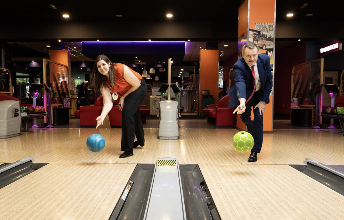 Great to visit @HollywoodBowlUK in Cwmbran this week to speak to staff and customers, and of course I had to try my hand at bowling while I was there! Hollywood Bowl is an important local employer & popular entertainment venue, so I was pleased to hear of their future plans.