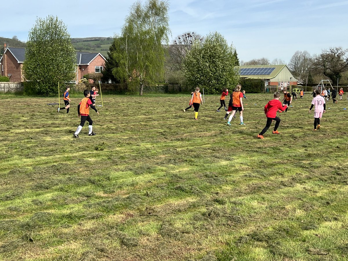Fabulous Federation football tournament today! Great to get the children from both schools playing together. Wonderful competitive spirit and respect for each other. Thanks to parents and PTFA who supported the event. @LlanfoistPri