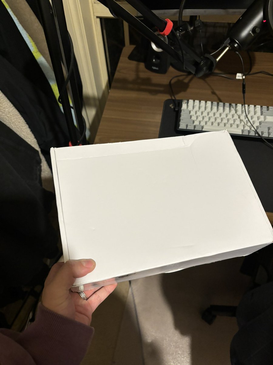 YALL IT CAME, IFYKYK

unboxing it next stream on Monday…

if I don’t stream Thursday, just know whatever is in this box got me banned