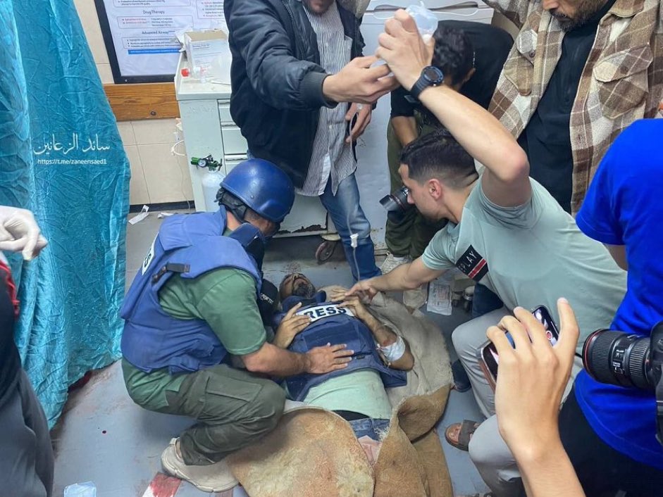 Journalists Sami Shehada & Sami Barhoum targeted and injured by an Israeli 🇮🇱 attack this morning in central Gaza 🇵🇸. Sami Sheheda has had his leg amputated. At least 95 journalists & media have been murdered by Israel. Because it’s a war against truth.