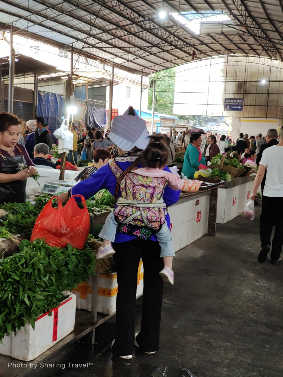 The vegetable market in Rongjiang. You can see many local characteristics when you visit the vegetable market.