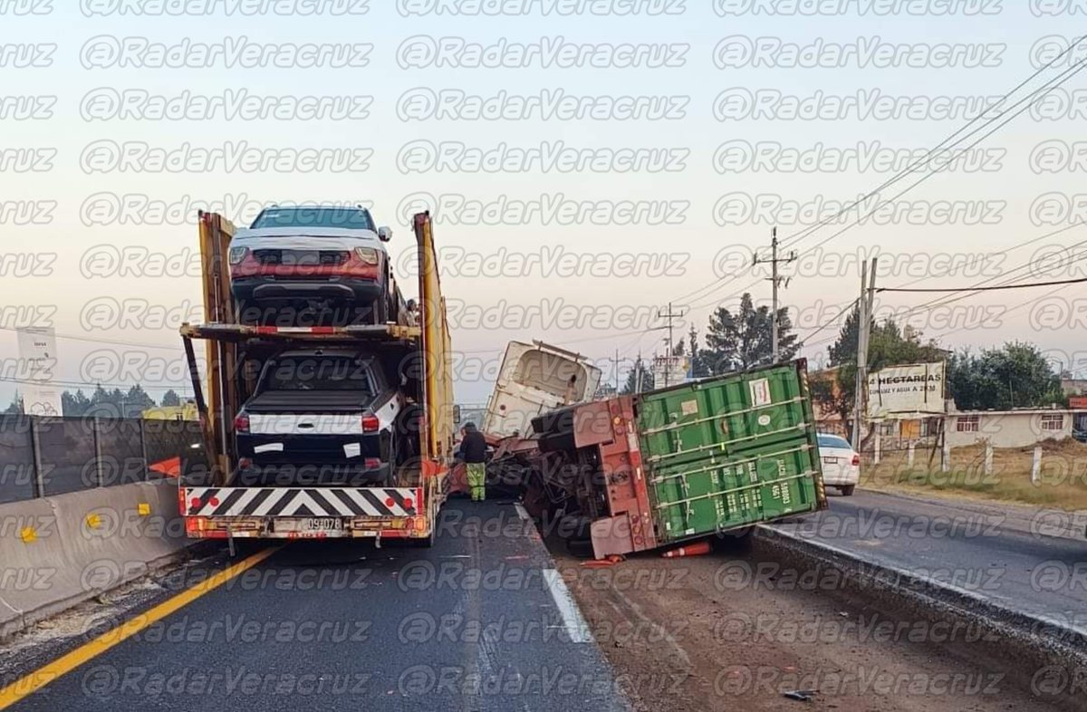 #Tlaxcala | Accidente entre dos tractocamiónes sobre la Ctra 136 #Huamantla - #Apizaco a la altura de Xaloztoc dirección #Apizaco