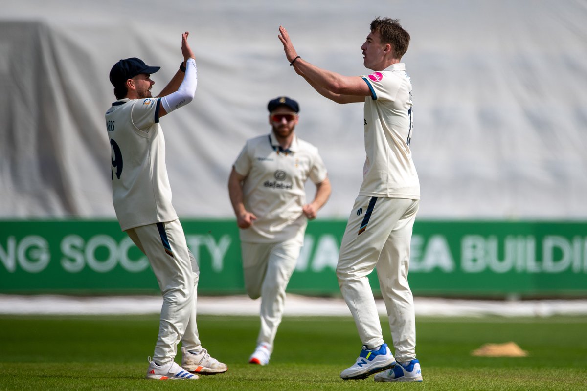 Day One @DerbyshireCCC v @GlamCricket Billy Root nicks this delivery to Brooke Guest to give Blair Tickner Derbyshire's first wicket this morning at Cardiff...