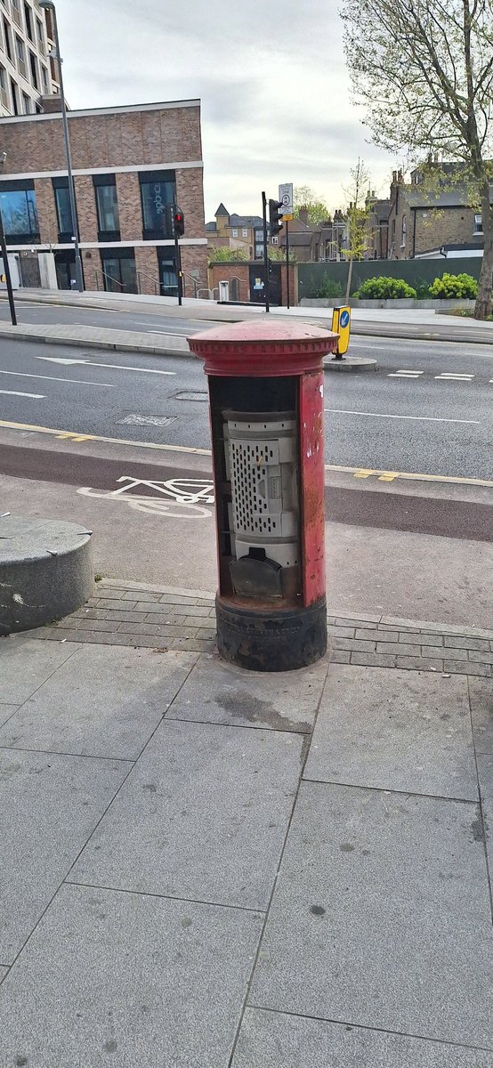 When will @RoyalMail repair and reopen the postbox on Hoe Street/Priory Avenue E17?