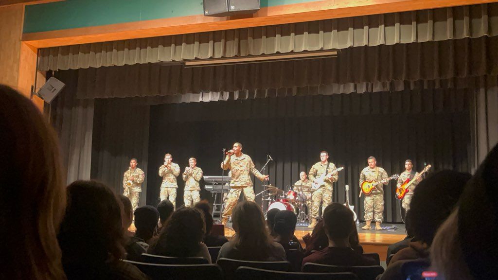 🎉 Celebrating Month of the Military Child at Pine Forest High School! Fort Liberty's Saxophone Quartet and 'Rock' band treated students an staff to an incredible performance today. 🎷🎸